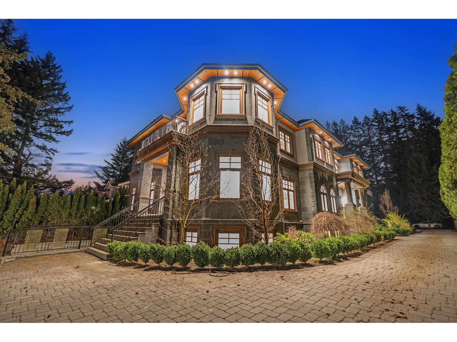 2458 140 STREET Property Photo 1
