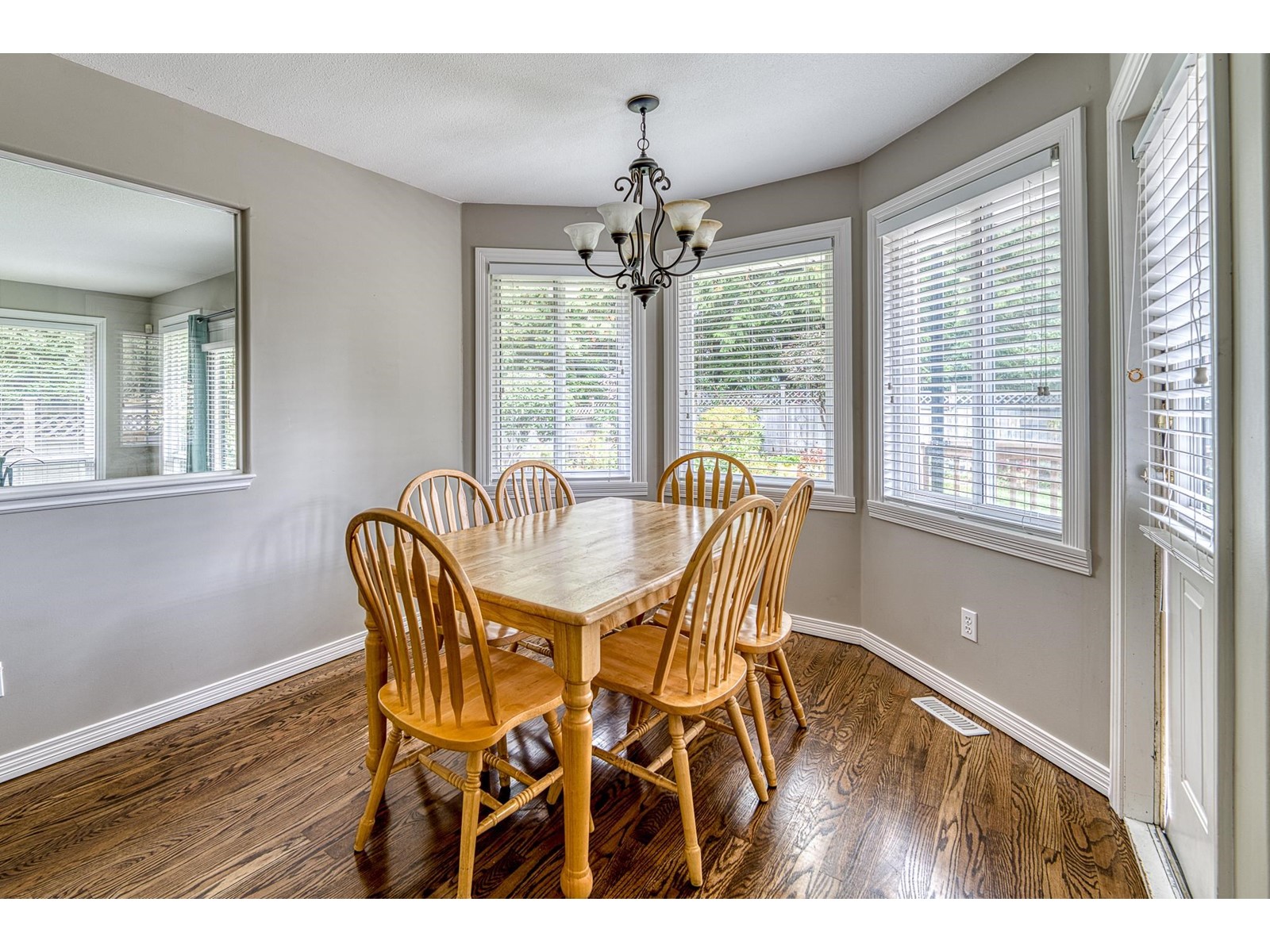 15643 78a Avenue Property Photo 8