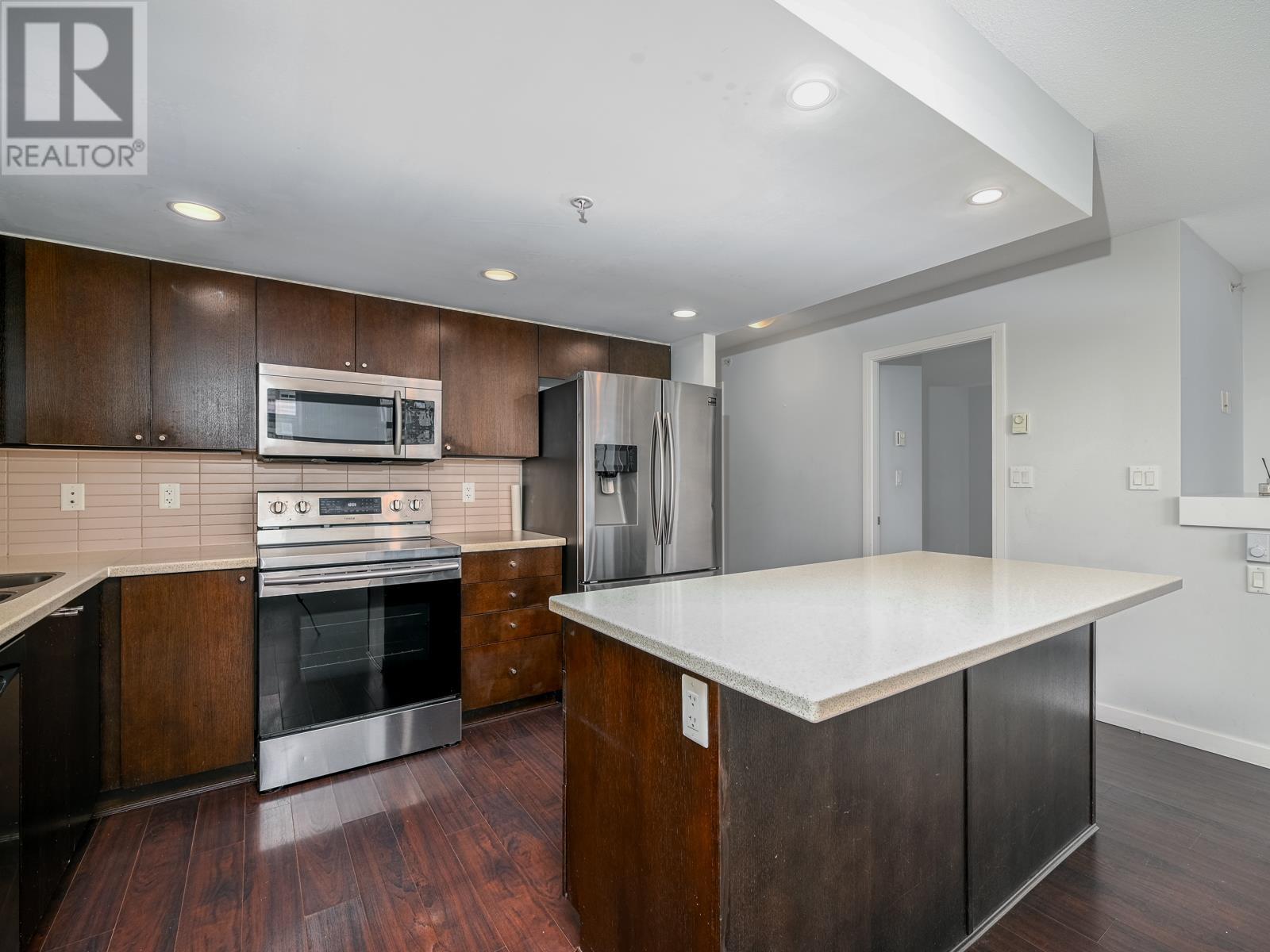 906 4400 BUCHANAN STREET Property Photo 1