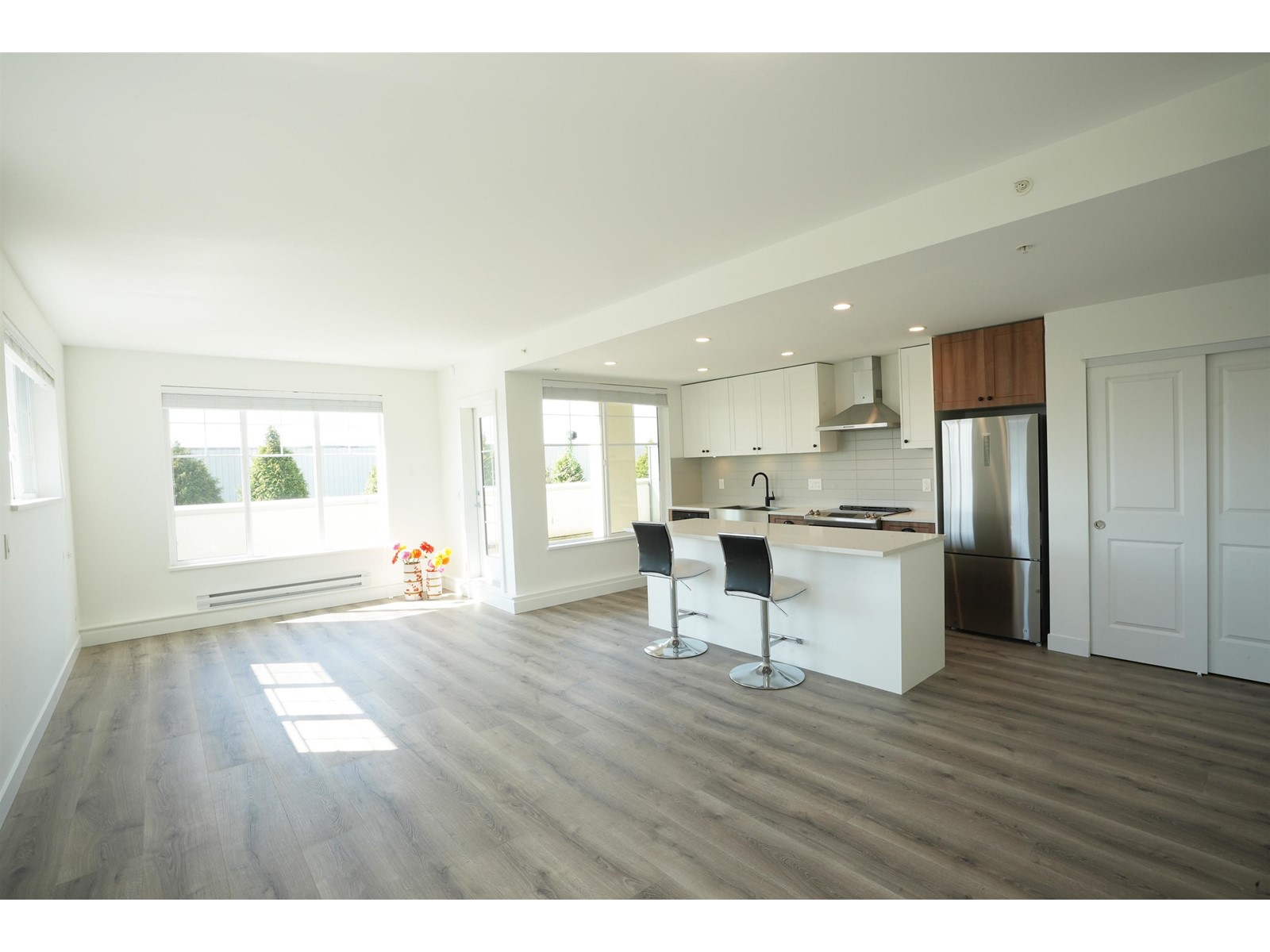 B208 20487 65 Avenue Property Photo 1