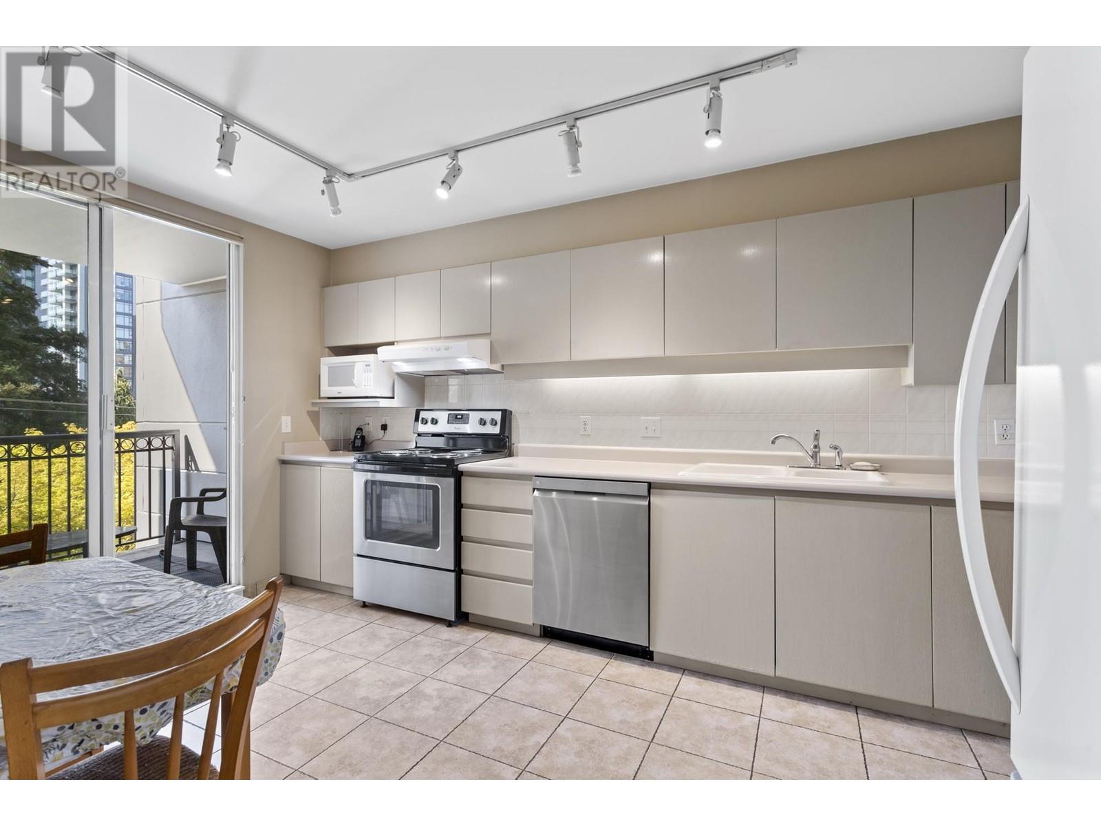 301 551 Austin Avenue Property Photo 6