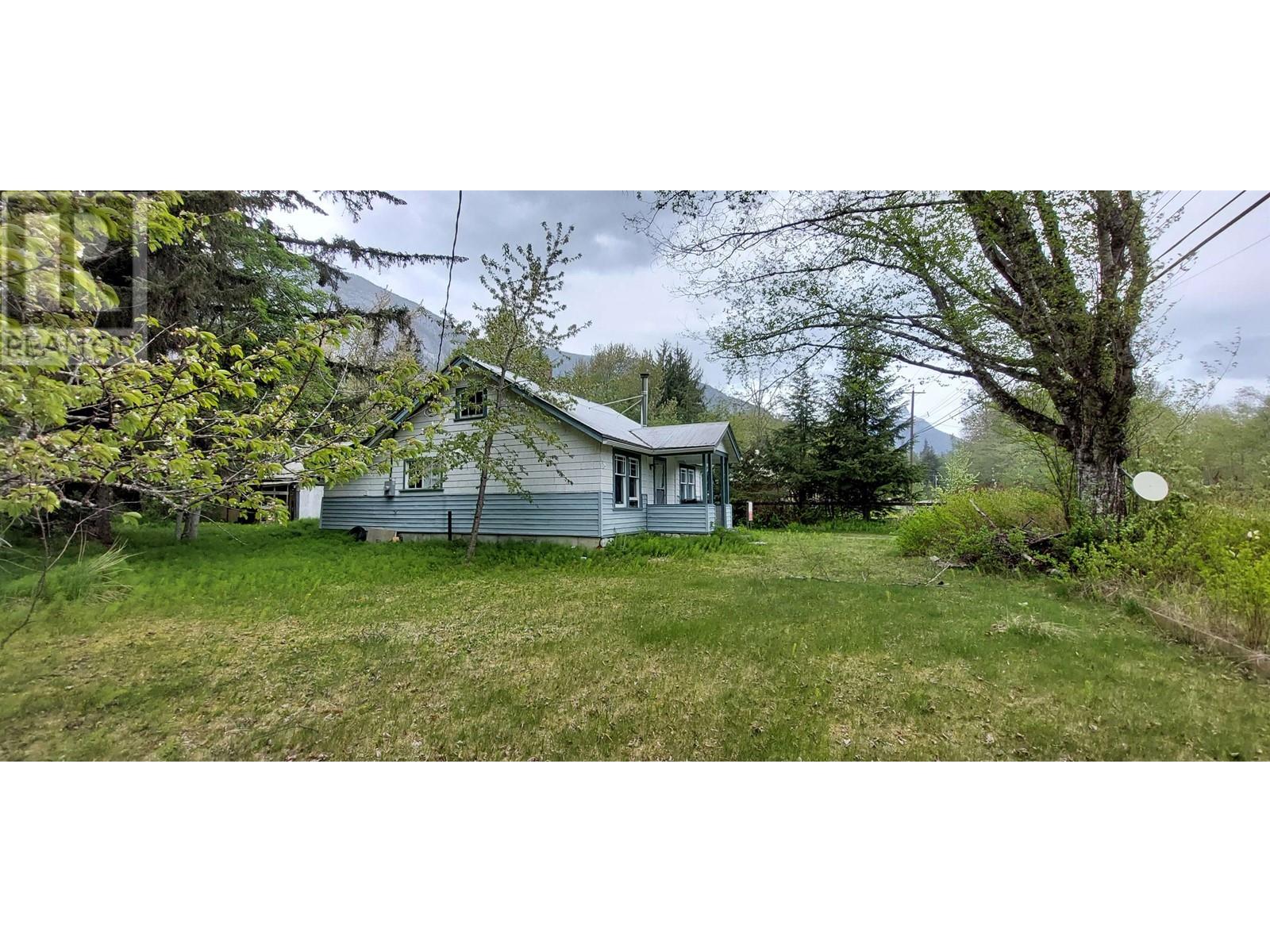 1596 Mackenzie Highway Property Photo 1