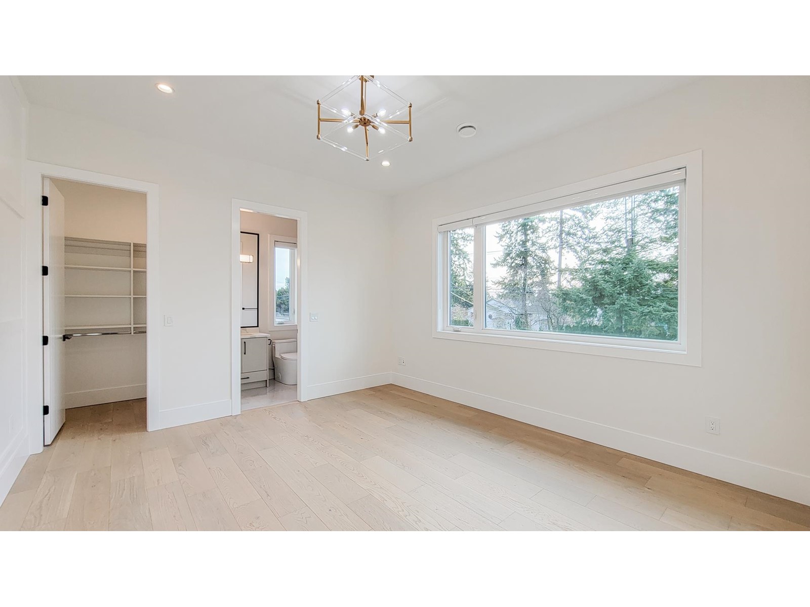 13525 16th Avenue Property Photo 8