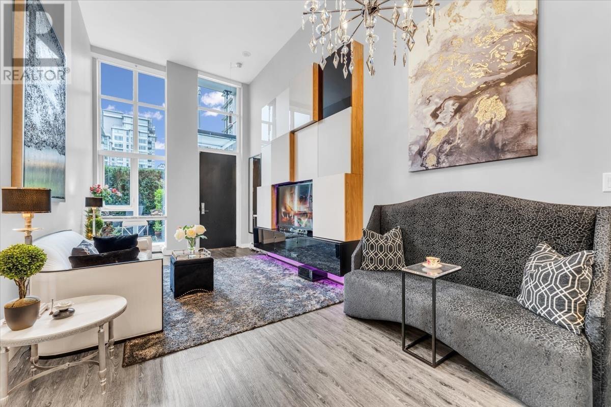 1762 ONTARIO STREET Property Photo 1