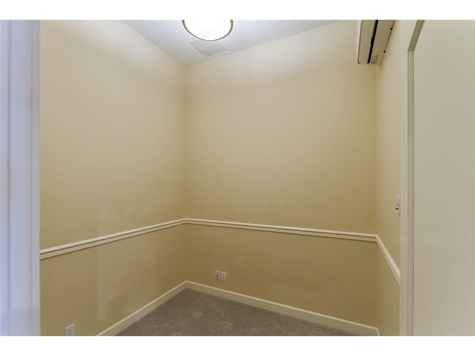 612 8561 203a Street Property Photo 18
