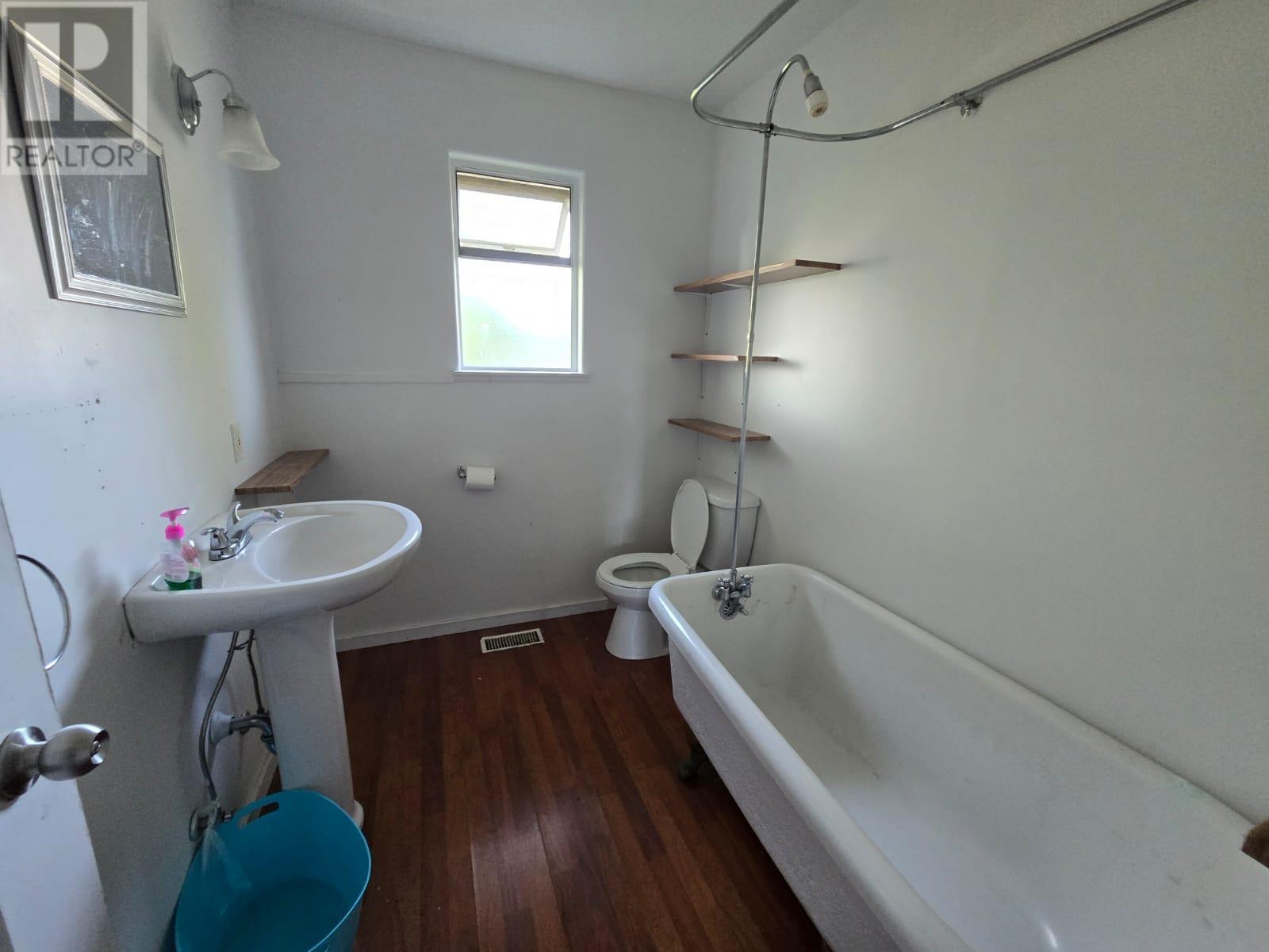 9831 Glenthorne Drive Property Photo 4