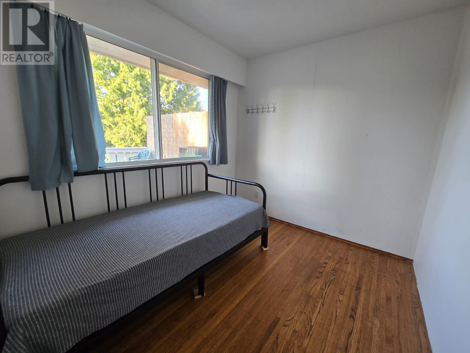 9831 Glenthorne Drive Property Photo 11