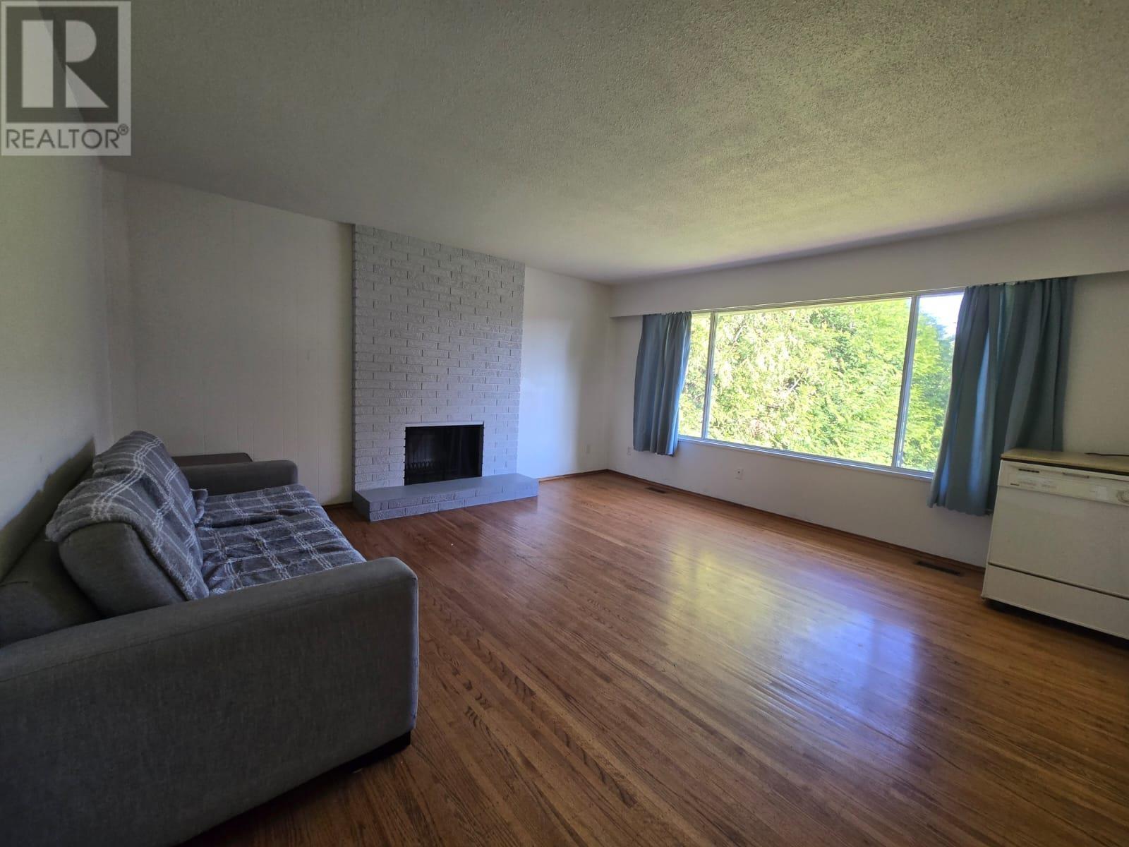 9831 Glenthorne Drive Property Photo 12