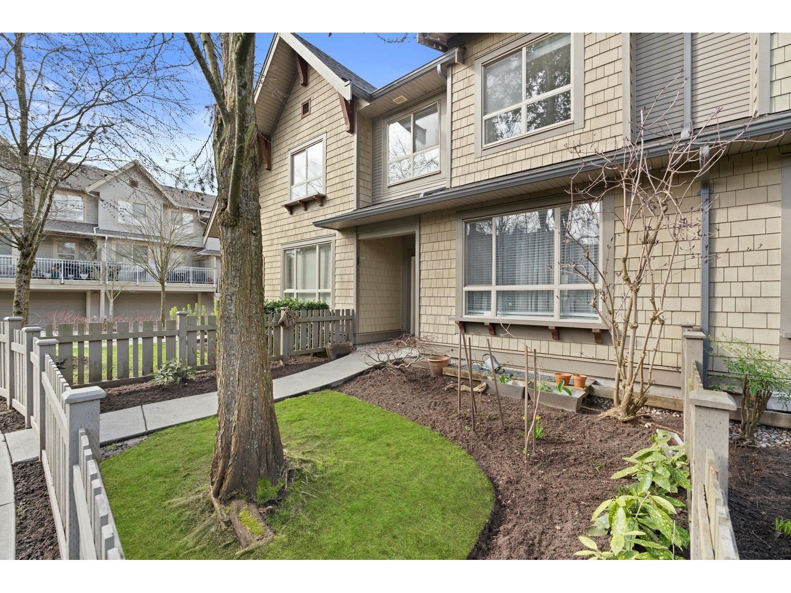 140 2738 158 STREET Property Photo 1