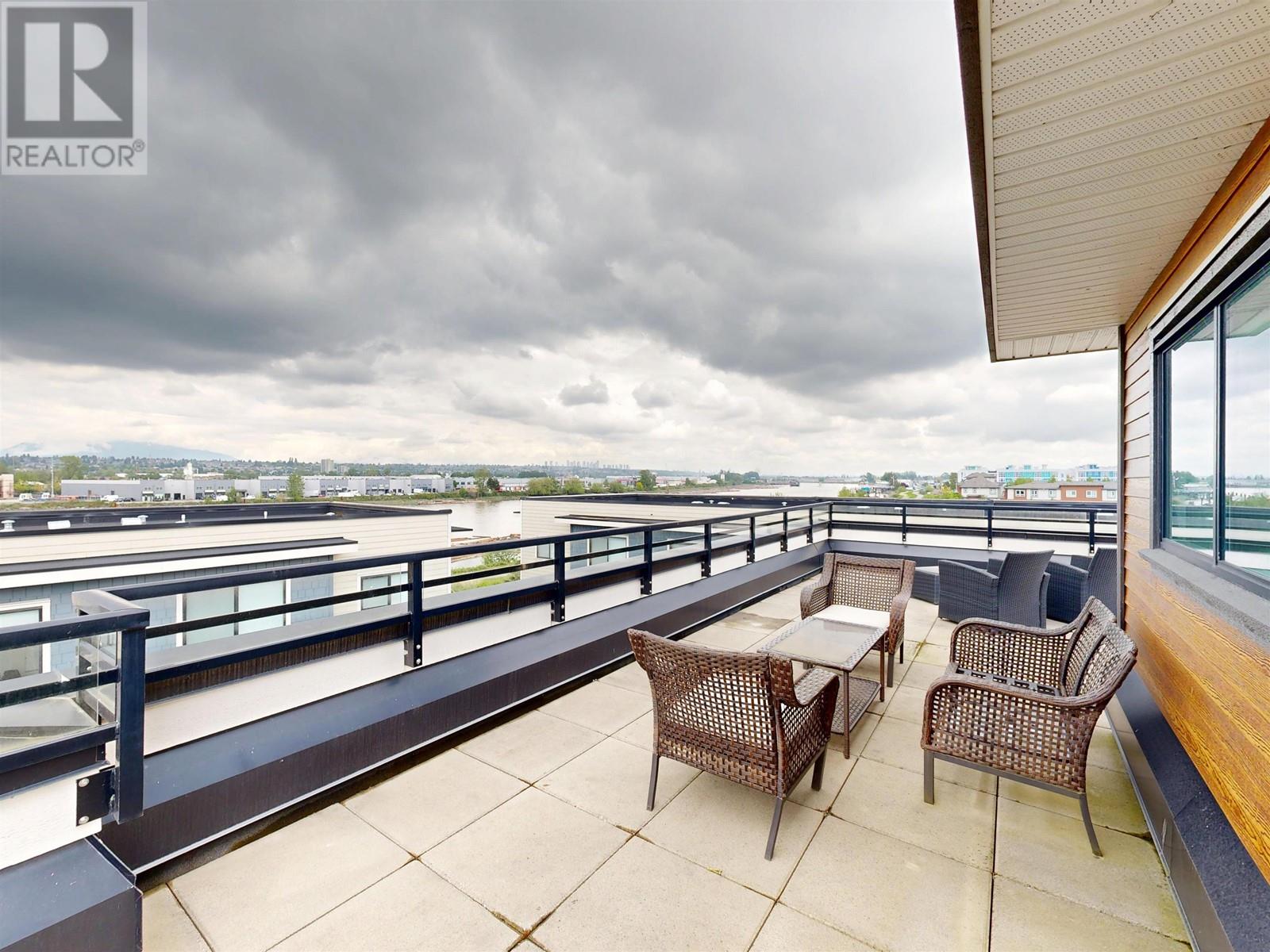 18 10233 RIVER DRIVE Property Photo 1