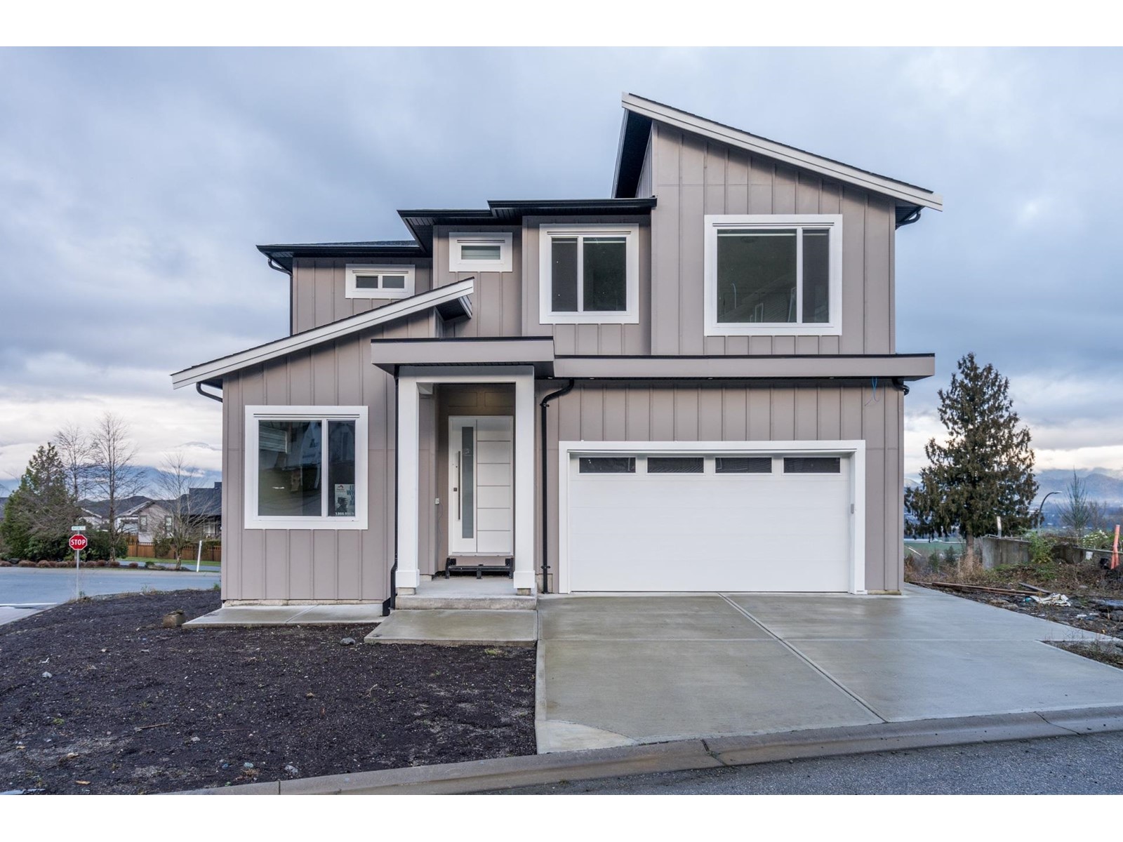 8202 NIXON Road Property Photo 1