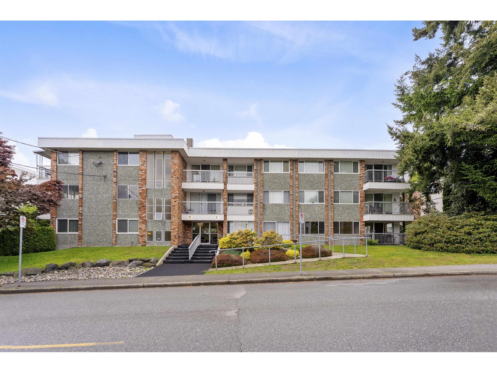 106 1331 FIR STREET Property Photo 1