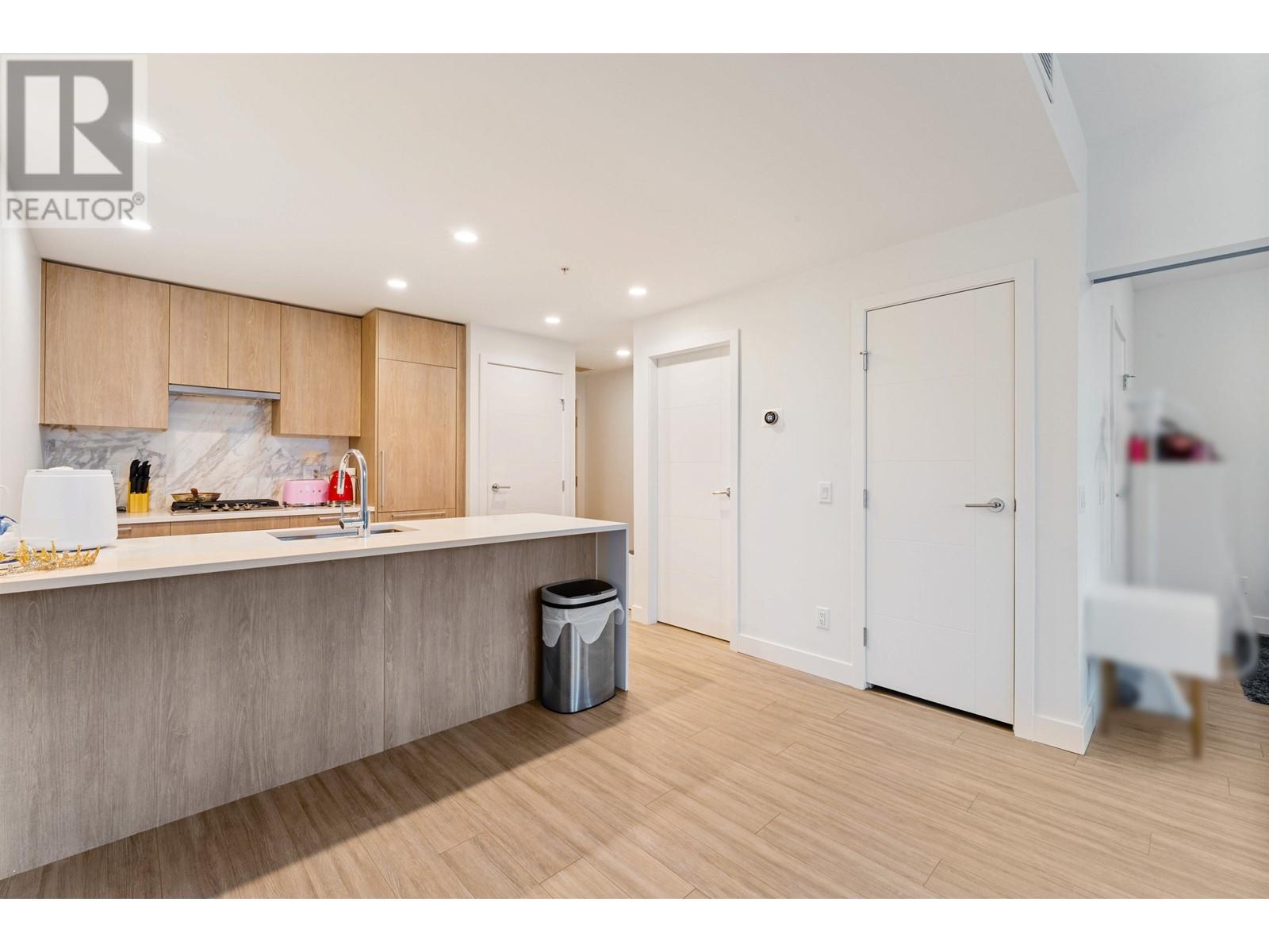 504 6398 SILVER AVENUE Property Photo 1