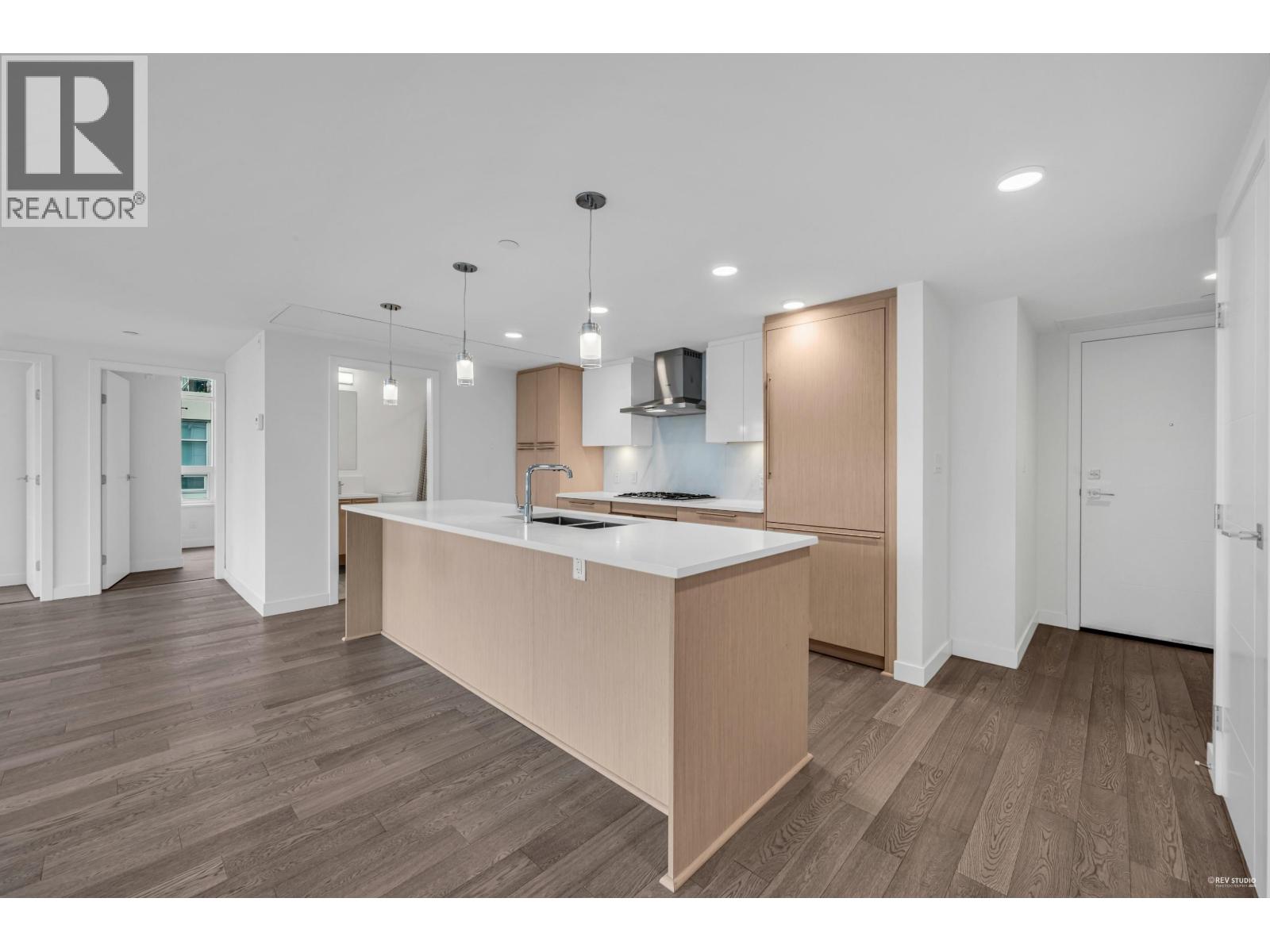 303 5077 Cambie Street Property Photo 4