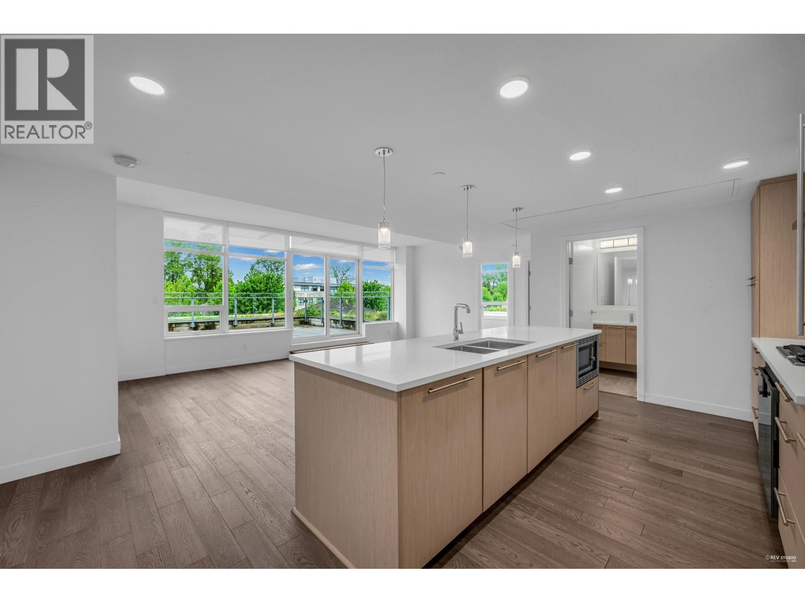 303 5077 Cambie Street Property Photo 5
