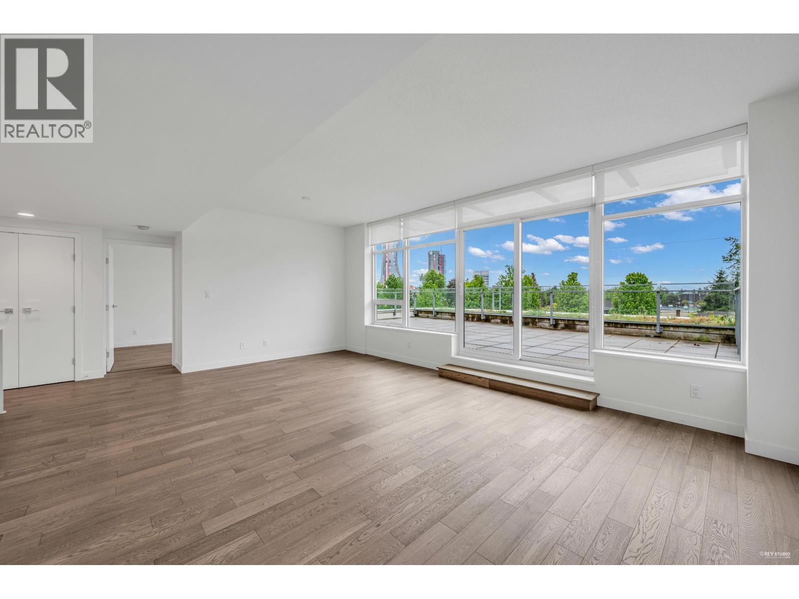 303 5077 Cambie Street Property Photo 8