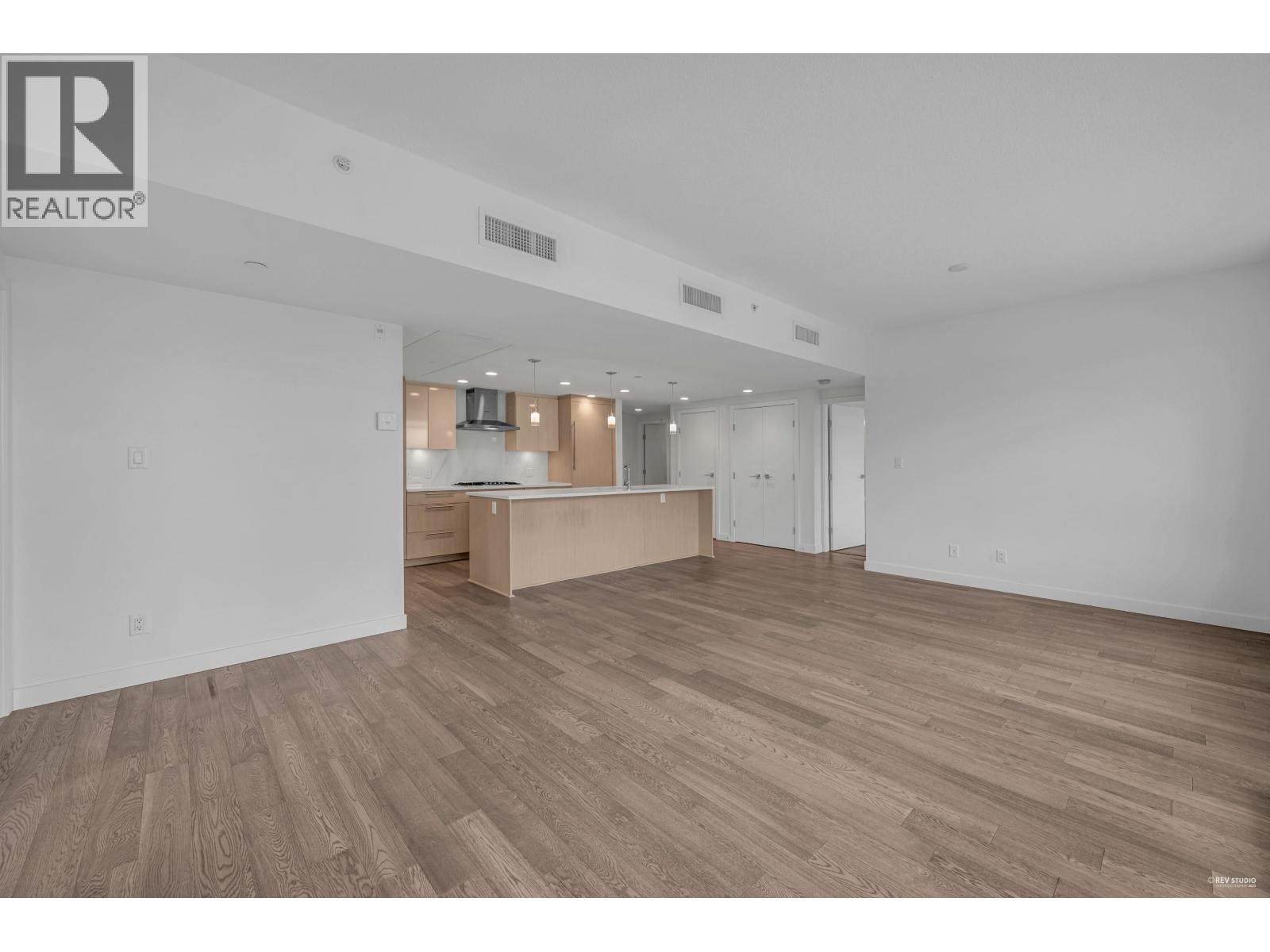 303 5077 Cambie Street Property Photo 9