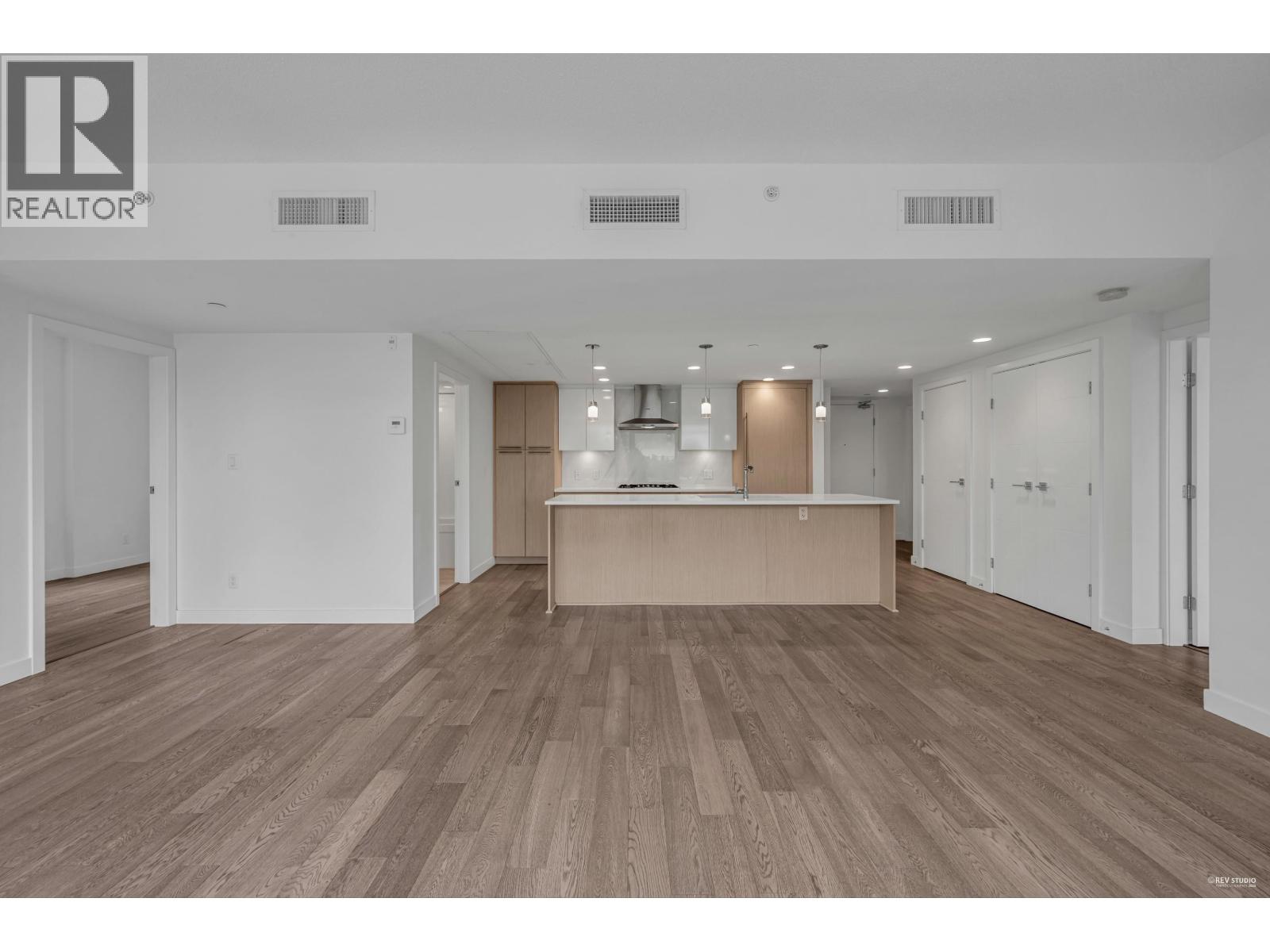 303 5077 Cambie Street Property Photo 10