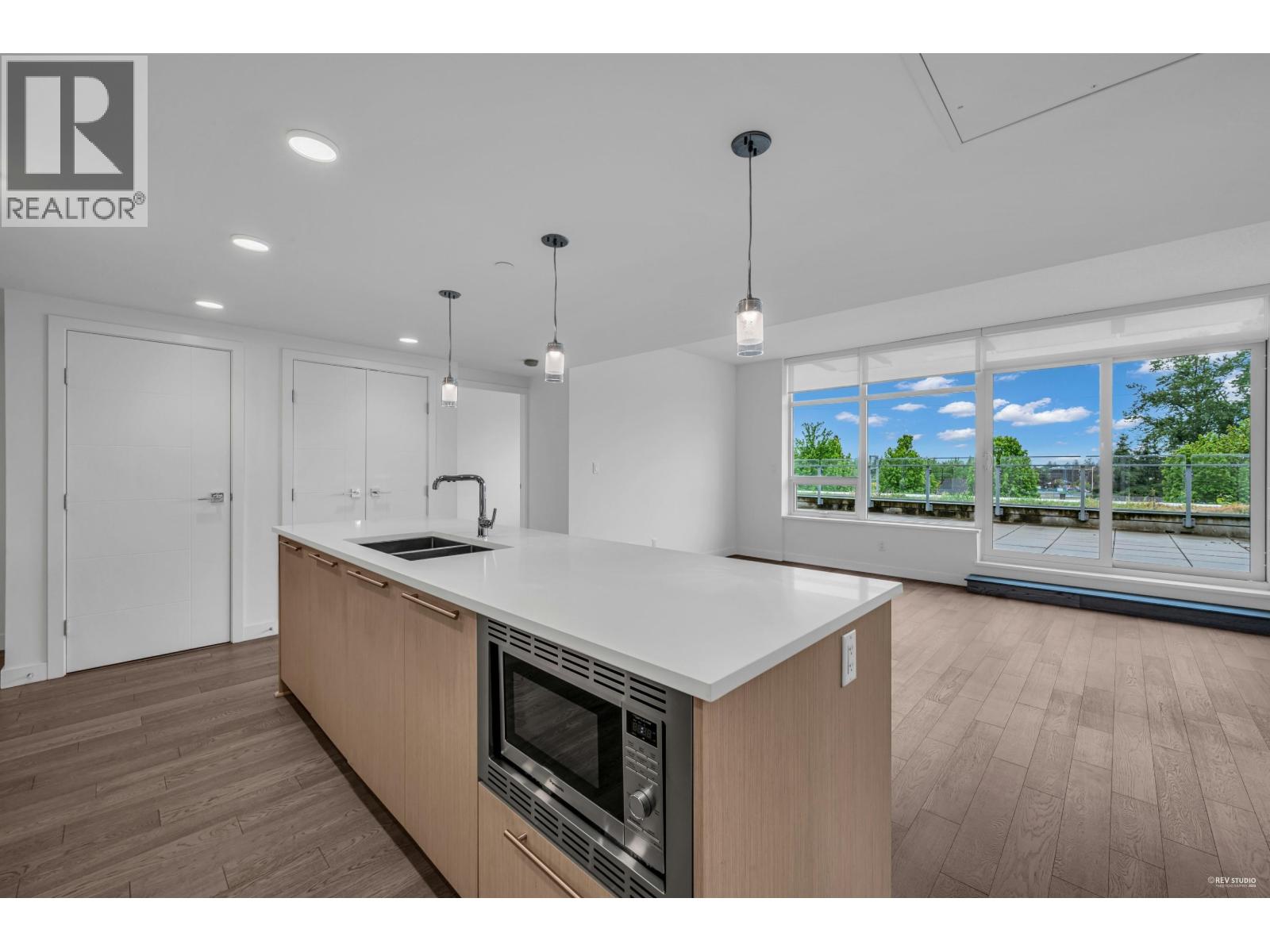 303 5077 Cambie Street Property Photo 12