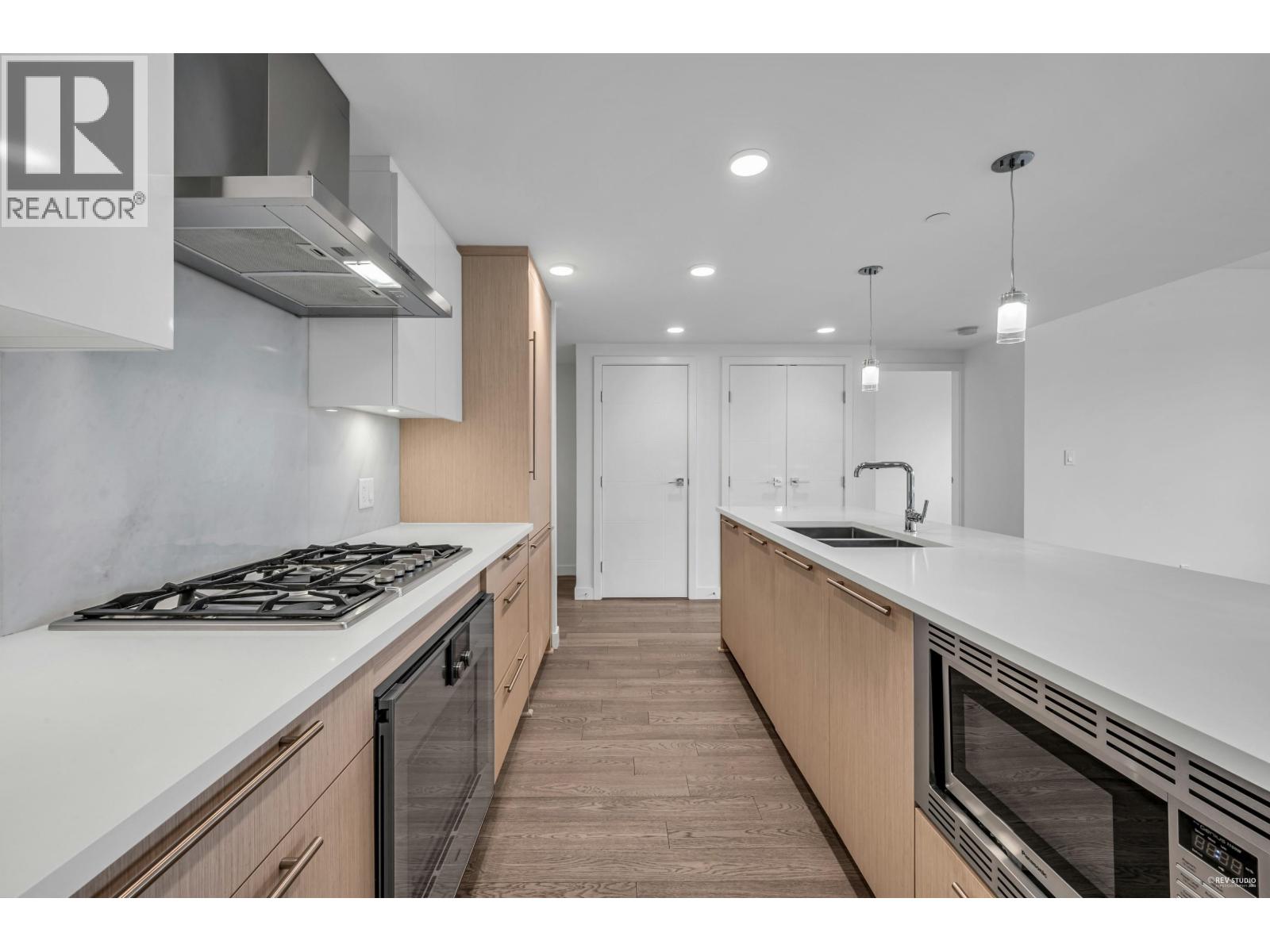303 5077 Cambie Street Property Photo 13