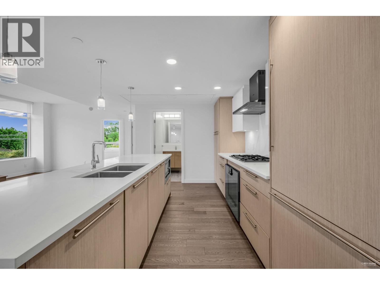 303 5077 Cambie Street Property Photo 14