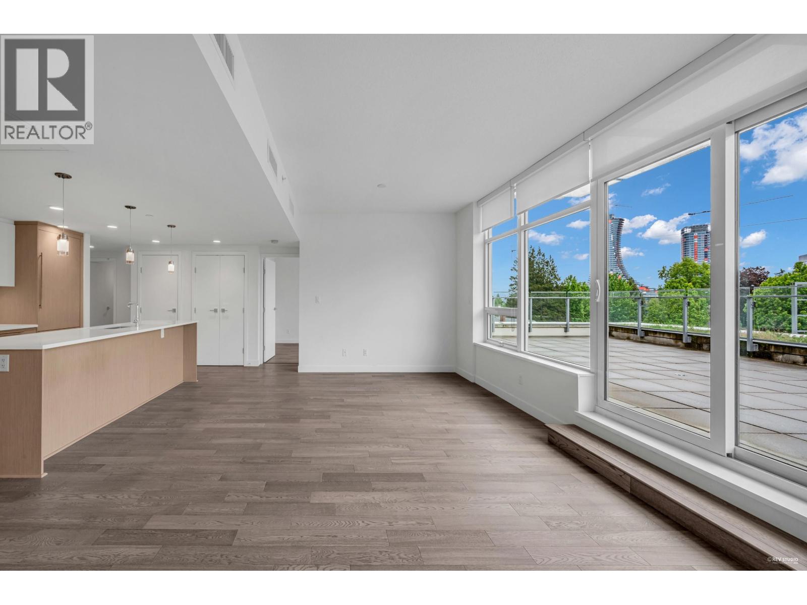 303 5077 Cambie Street Property Photo 15