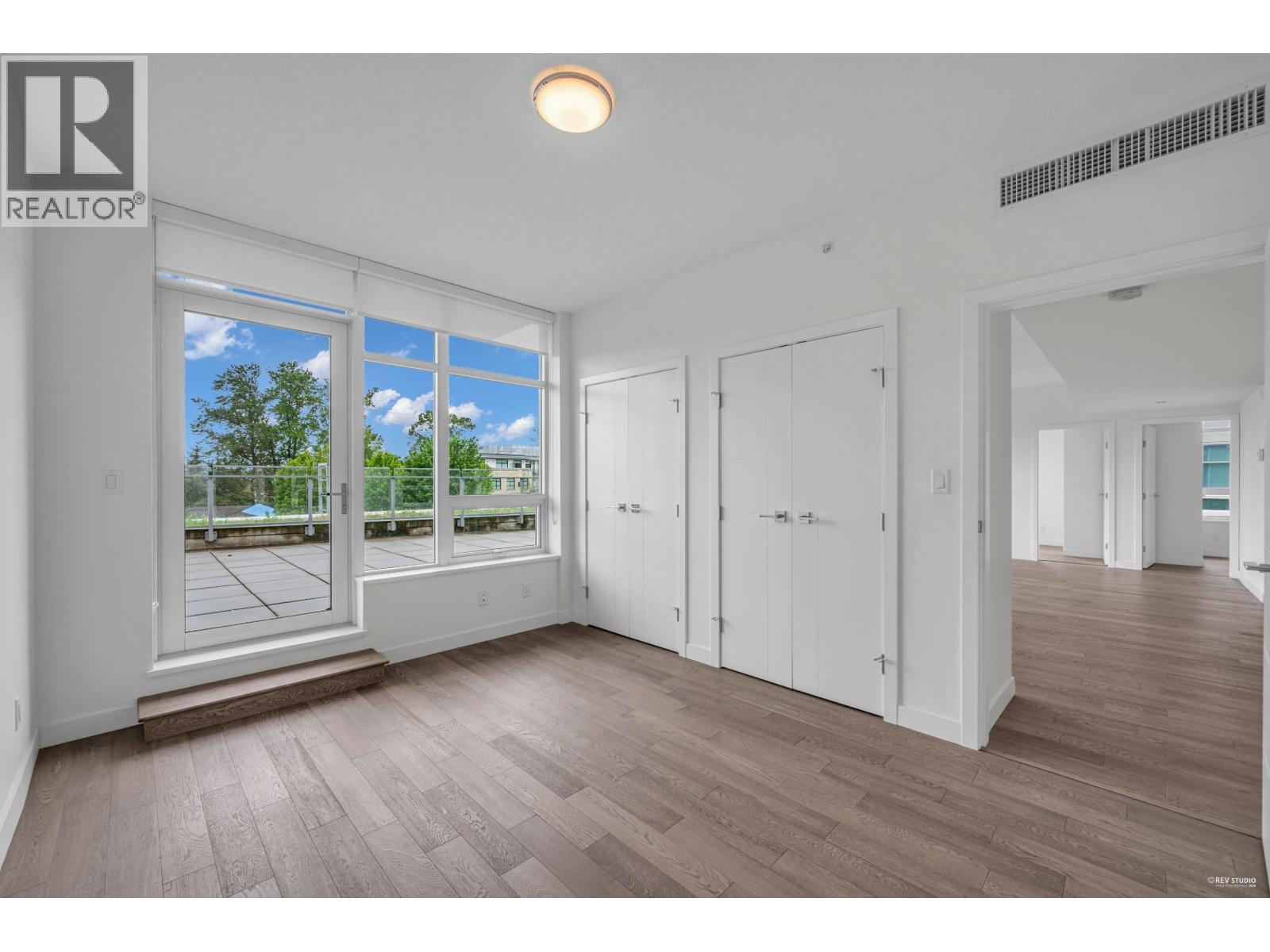 303 5077 Cambie Street Property Photo 18