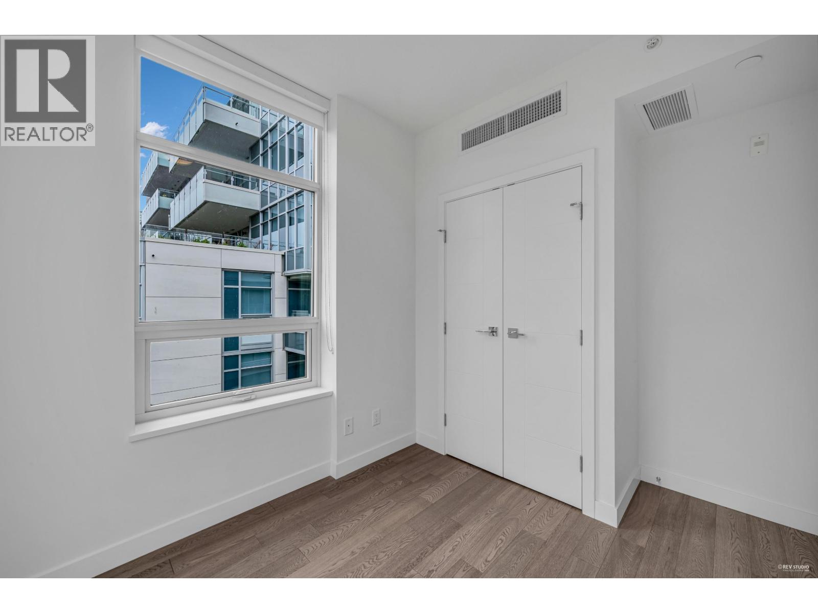 303 5077 Cambie Street Property Photo 22