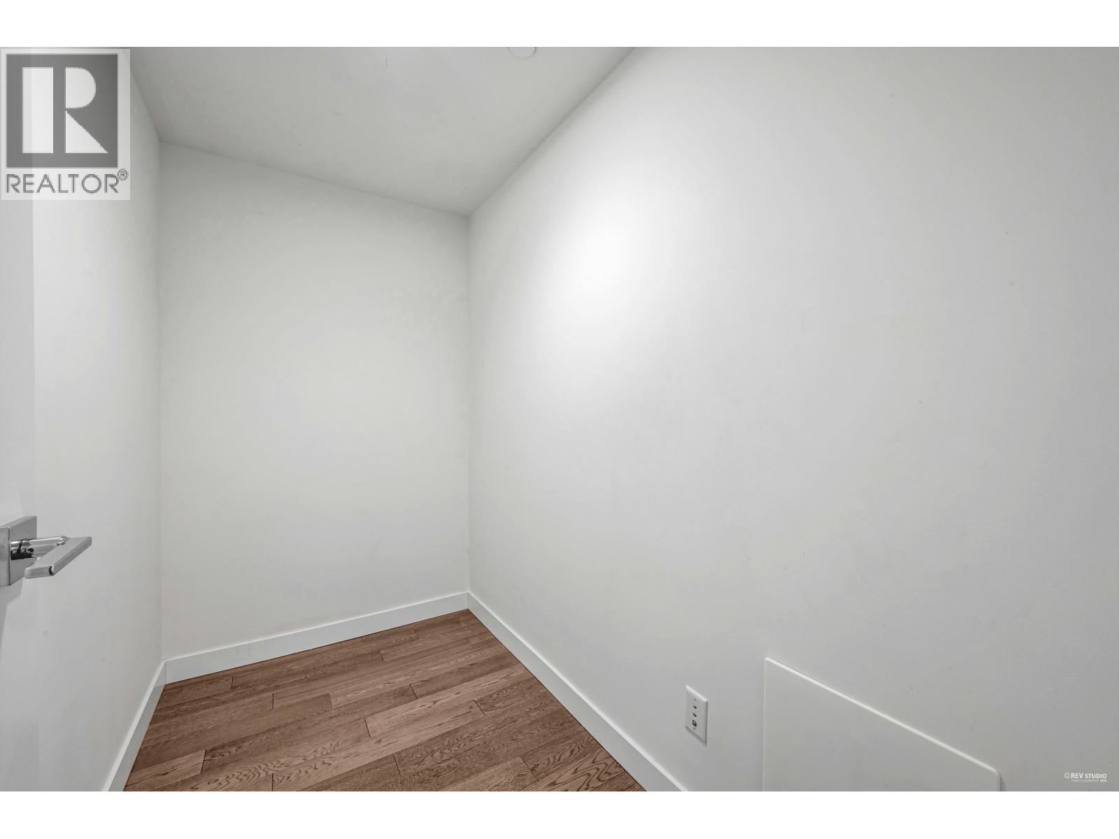 303 5077 Cambie Street Property Photo 30