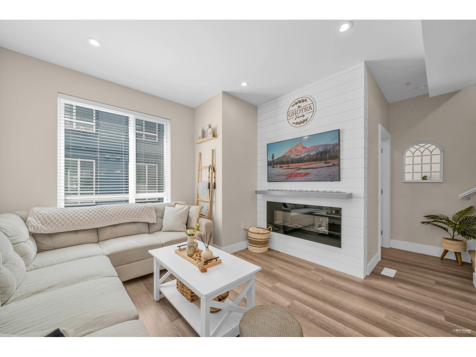14 5515 199a Street Property Photo 1