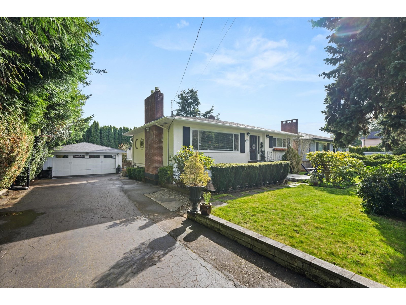 13558 15 AVENUE Property Photo 1