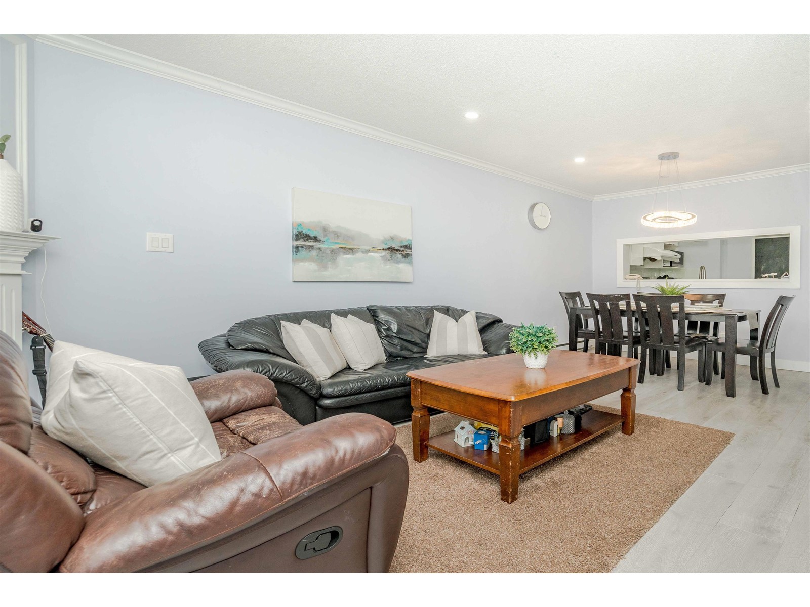 312 16137 83 Avenue Property Photo 1