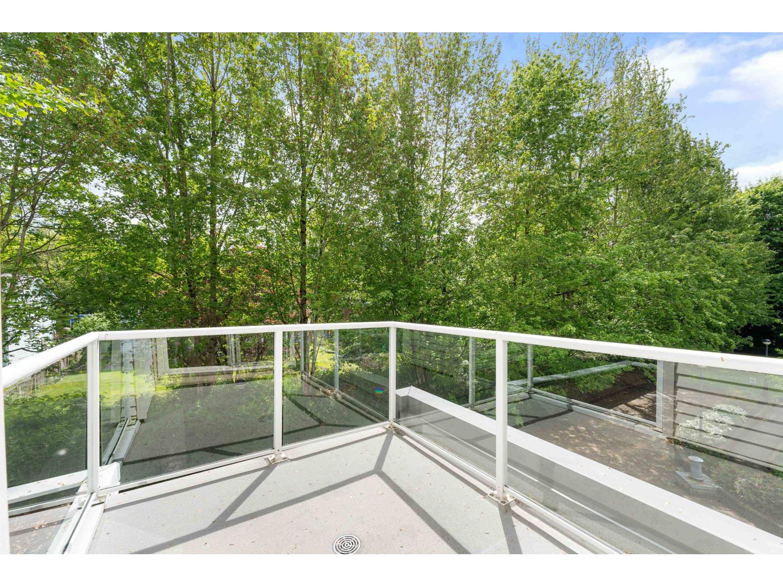 D303 9838 Whalley Boulevard Property Photo 5