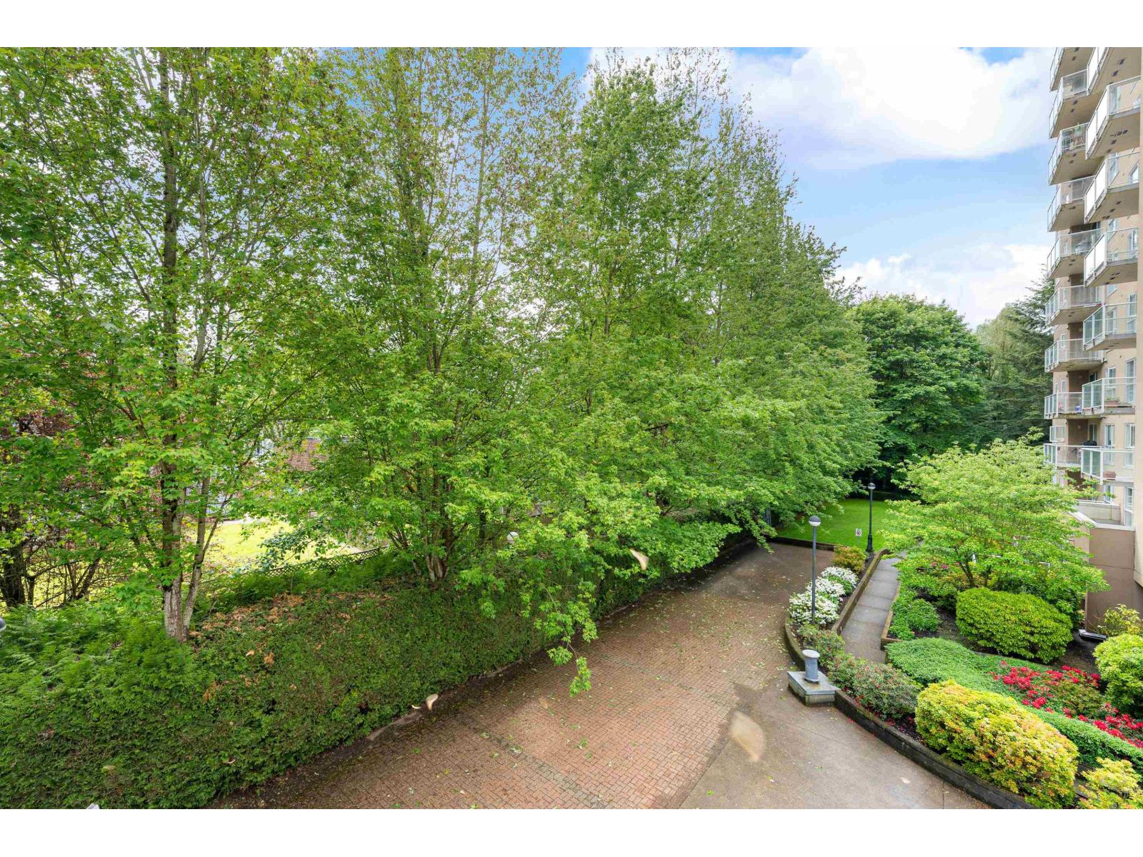 D303 9838 Whalley Boulevard Property Photo 6