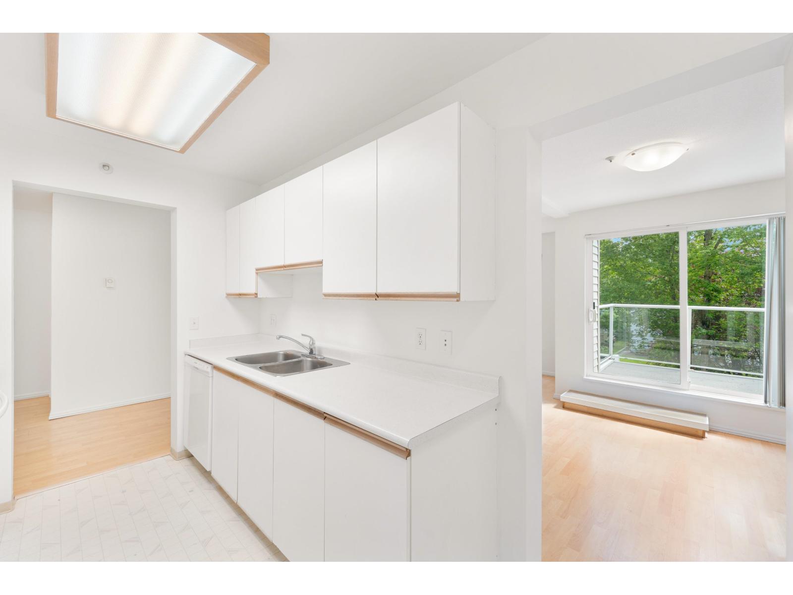 D303 9838 Whalley Boulevard Property Photo 8