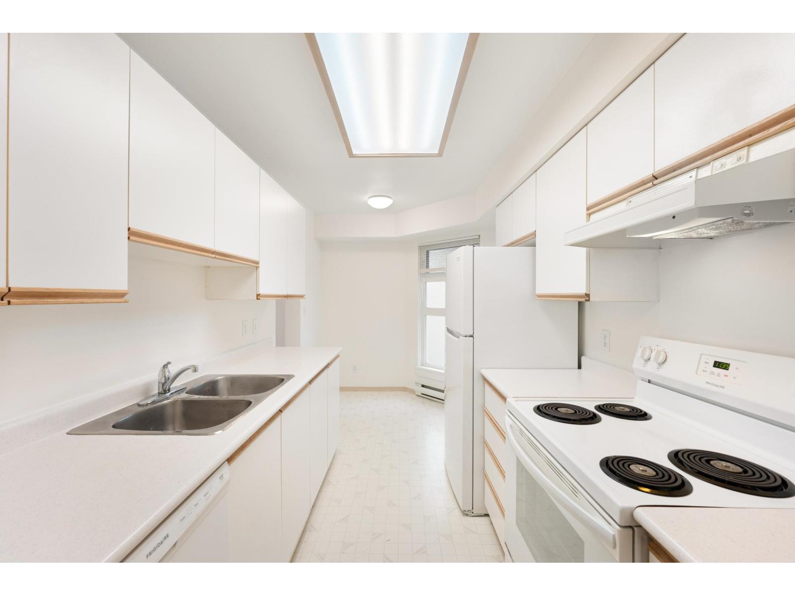 D303 9838 Whalley Boulevard Property Photo 9