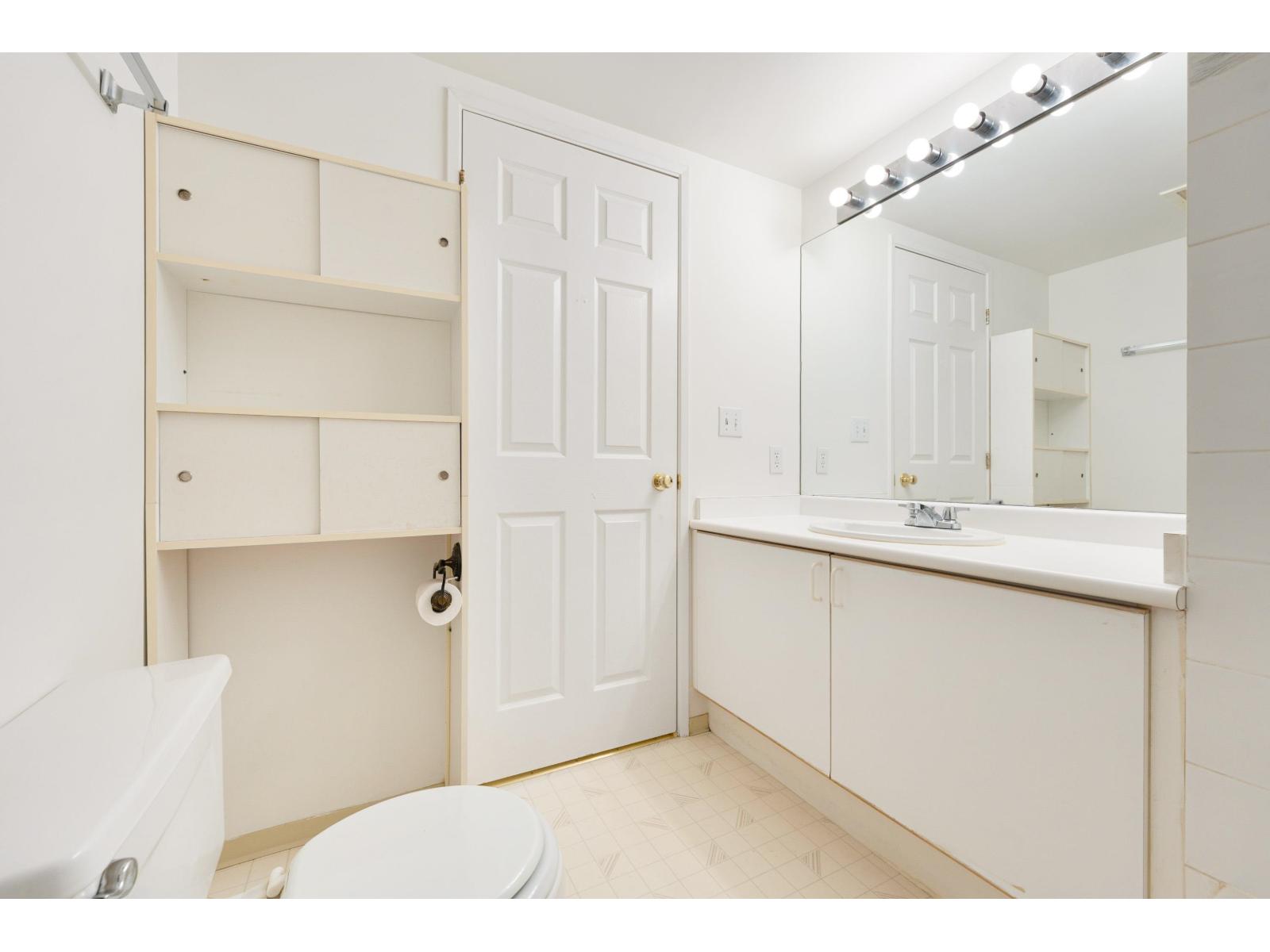 D303 9838 Whalley Boulevard Property Photo 16