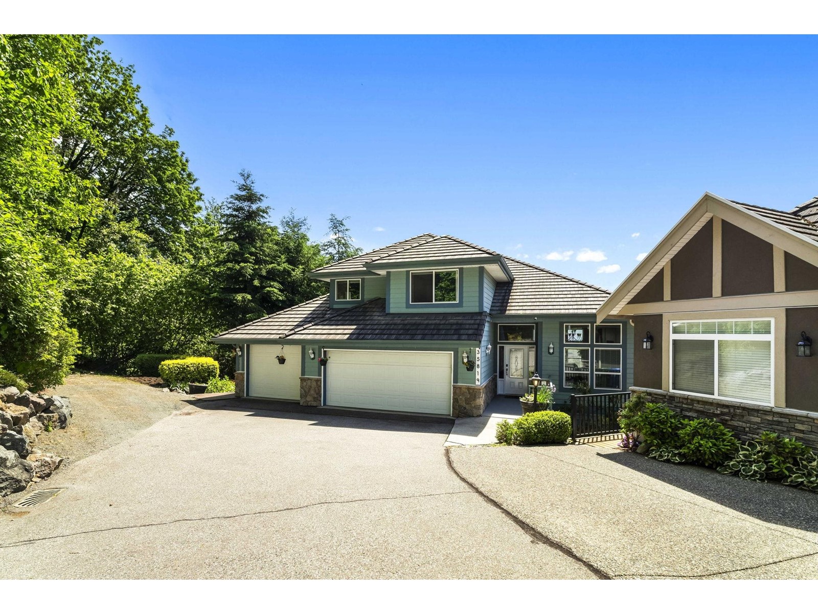 35819 Regal Parkway Property Photo 1