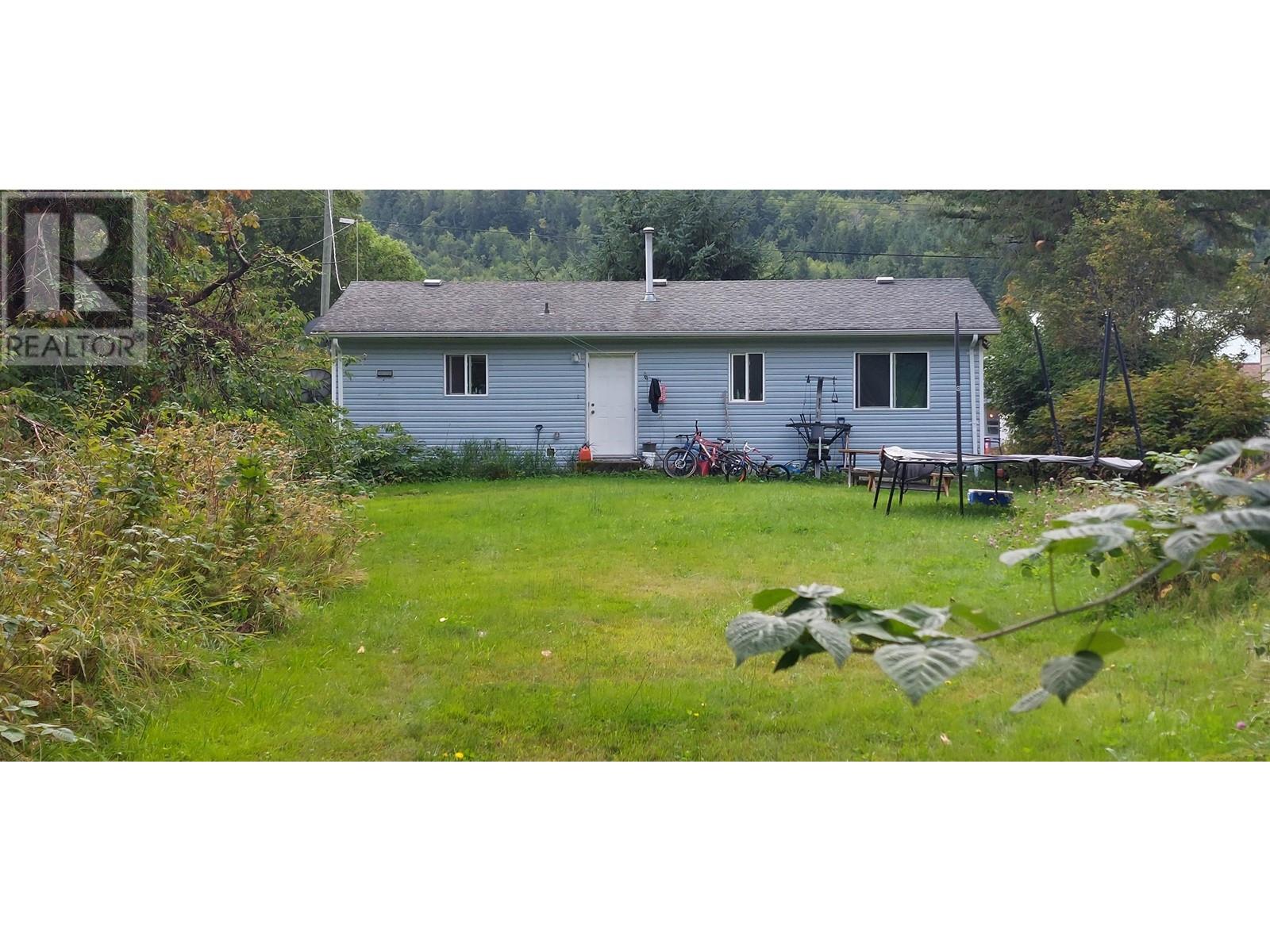 1030 Elcho Street Property Photo 1