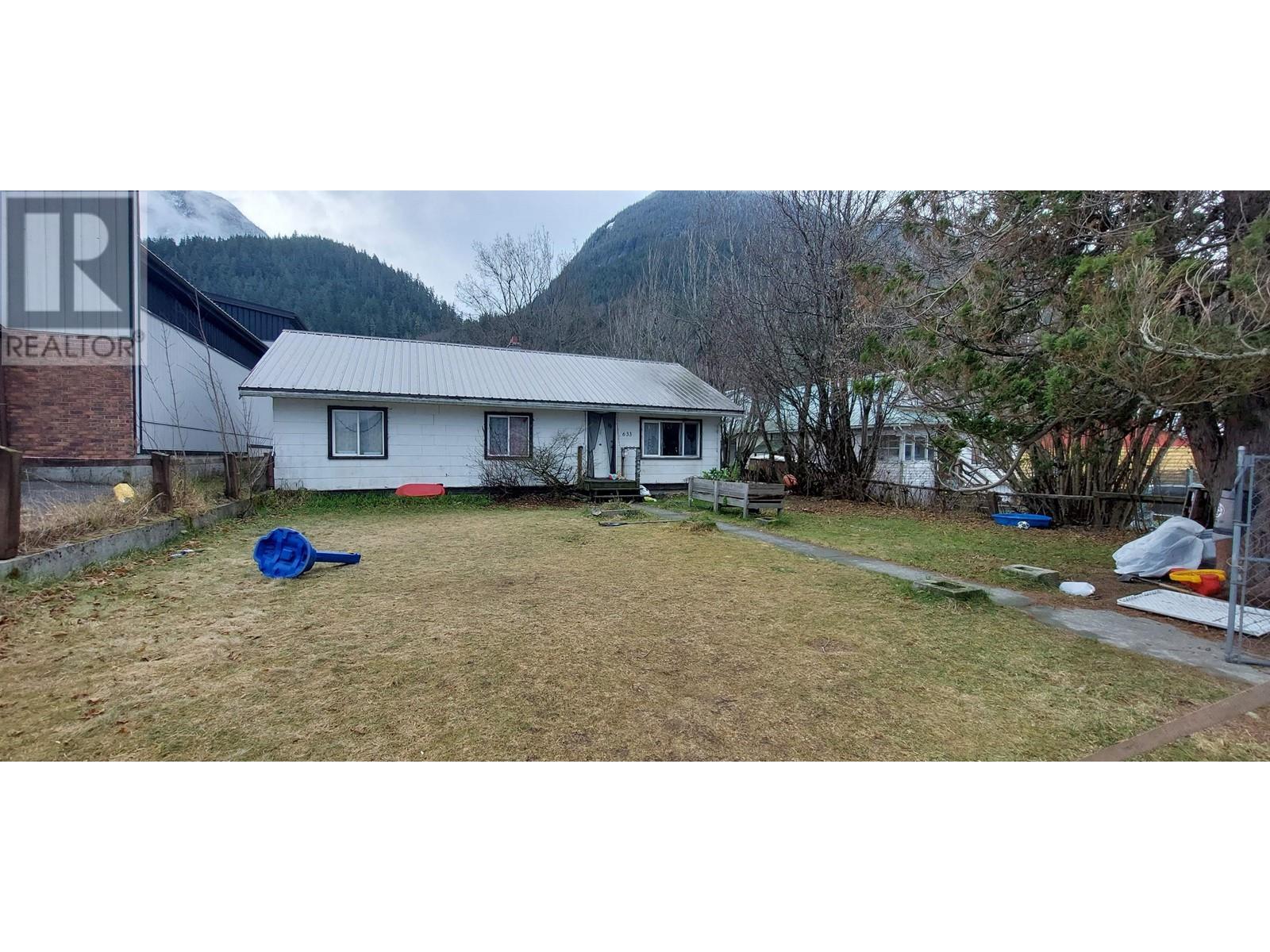 633 Cliff Street Property Photo 1