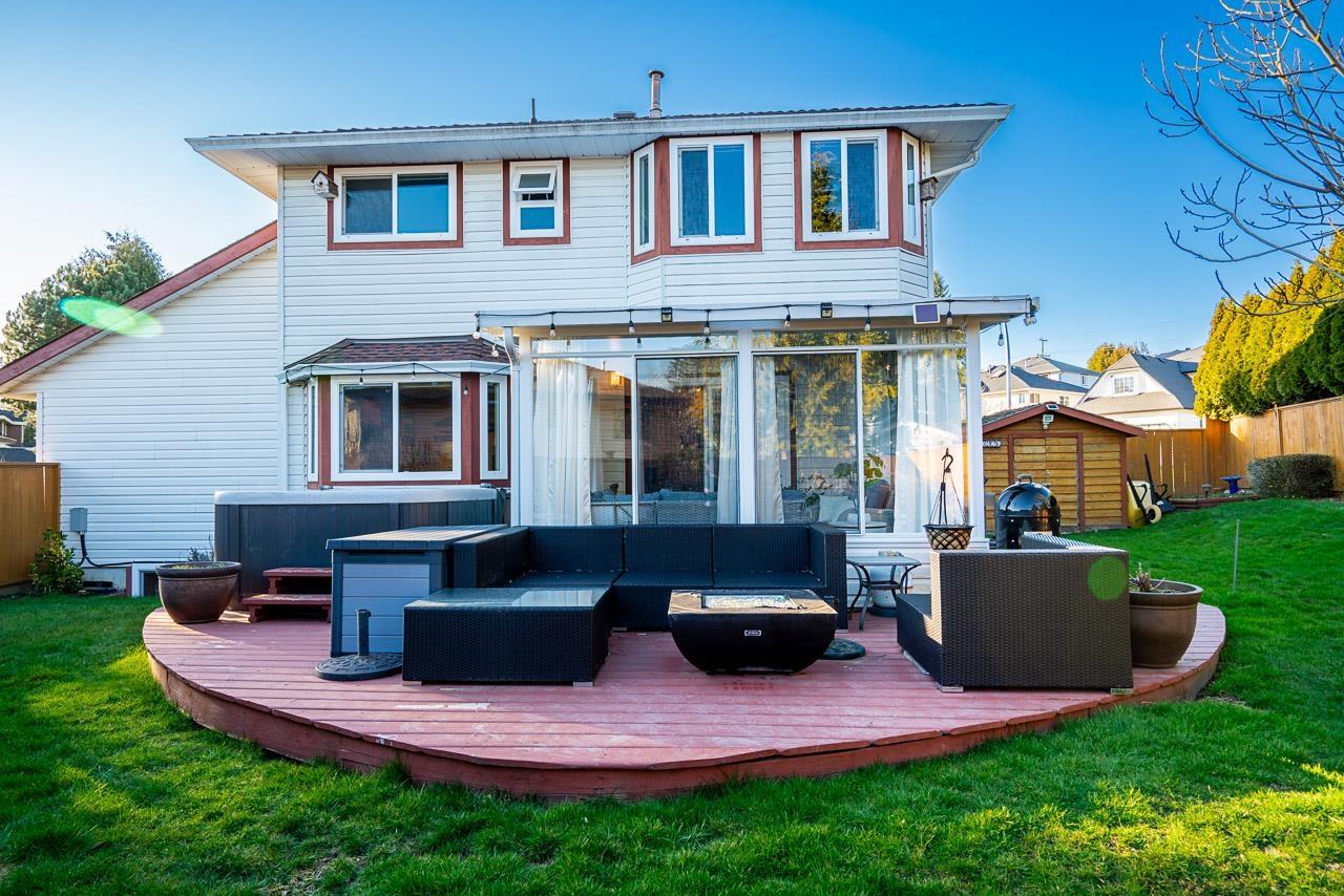 7926 161 STREET Property Photo 1