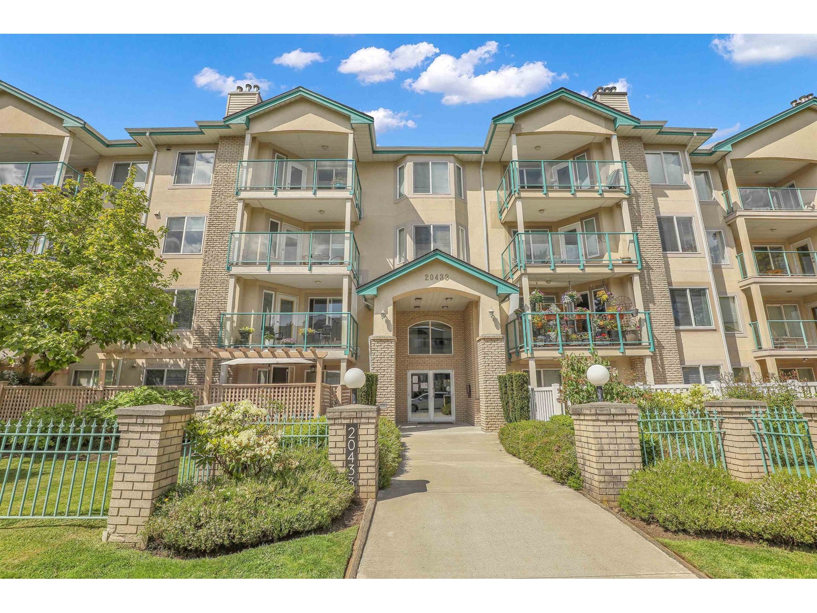 406 20433 53 Avenue Property Photo 1