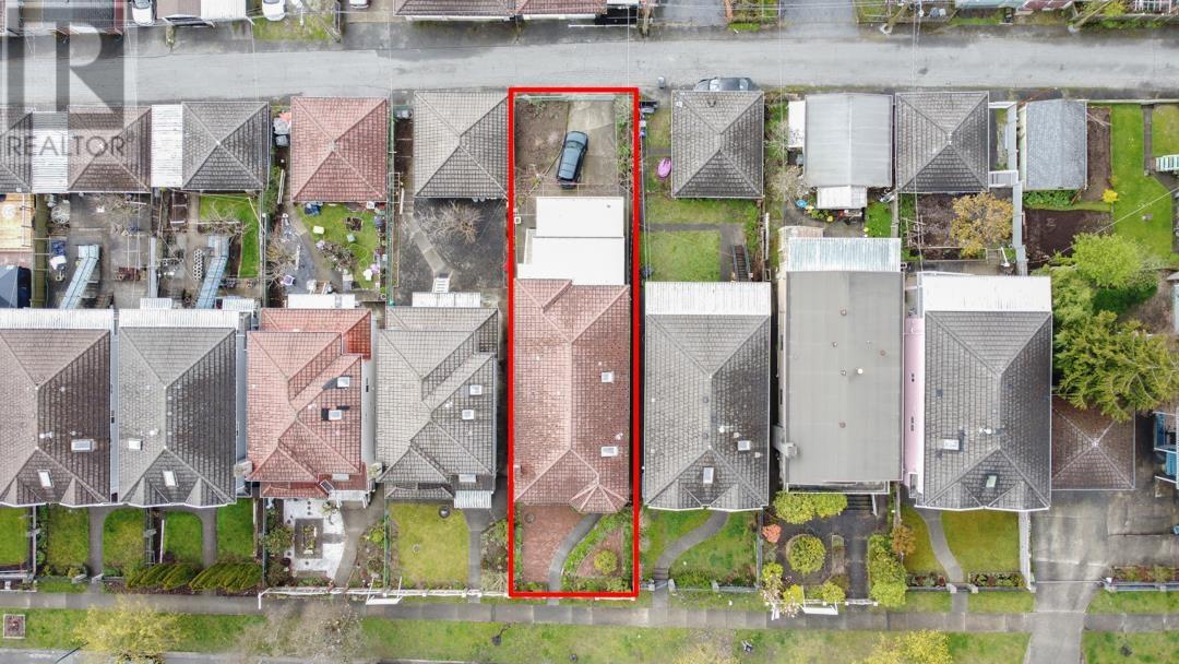 3240 CLIVE AVENUE Property Photo 1