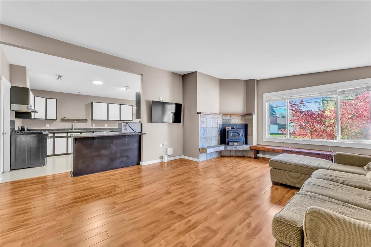 45295 Bernard Avenue Property Photo 3