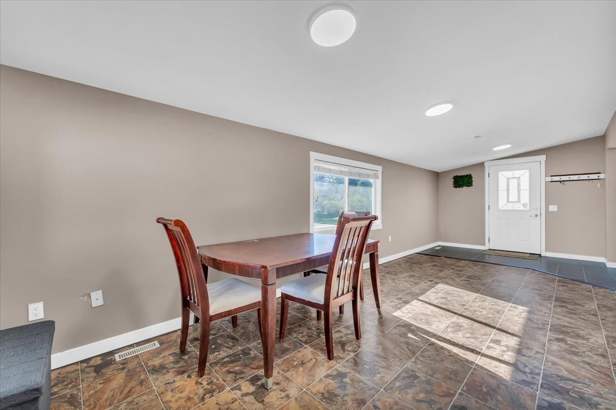 45295 Bernard Avenue Property Photo 5