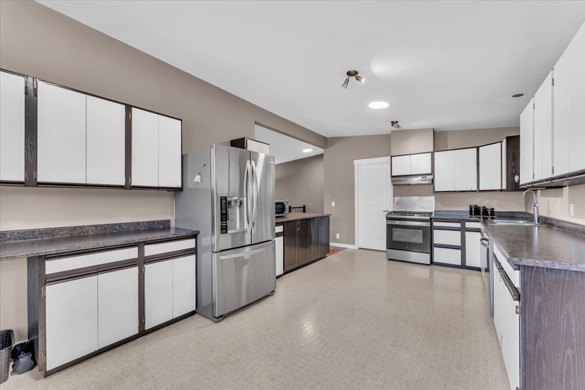 45295 Bernard Avenue Property Photo 8