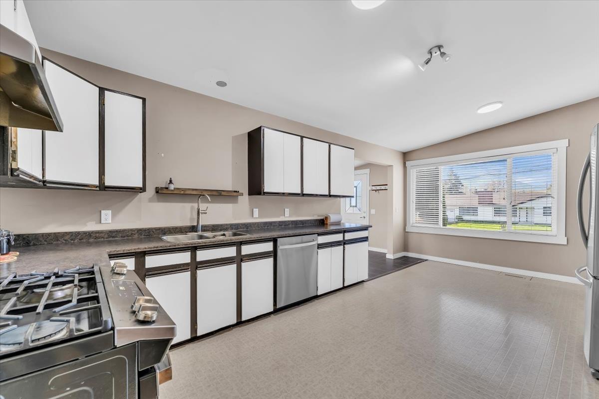 45295 Bernard Avenue Property Photo 9