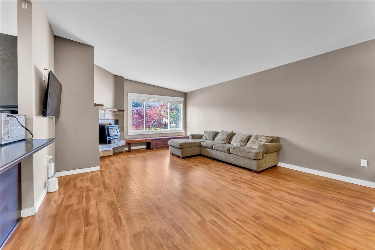 45295 Bernard Avenue Property Photo 11