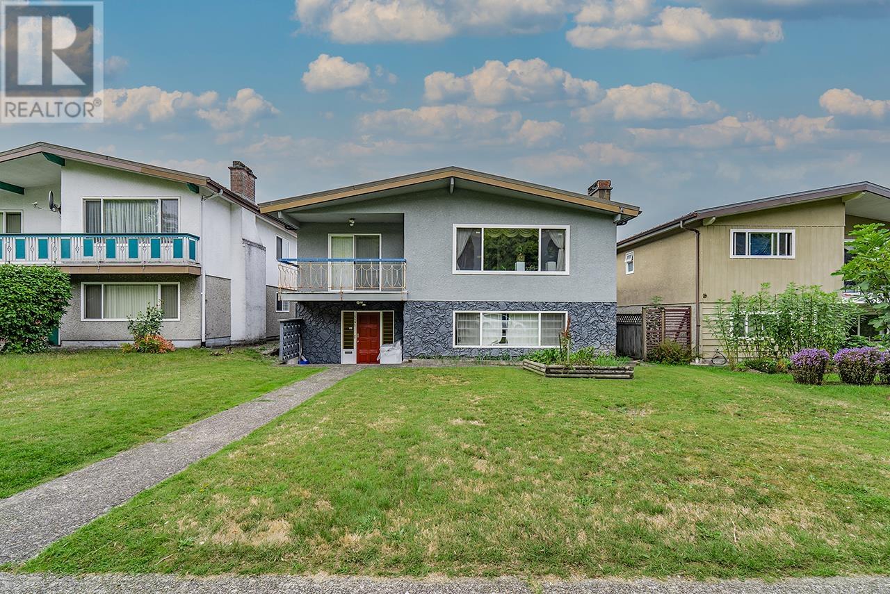 5595 DUMFRIES STREET Property Photo 1