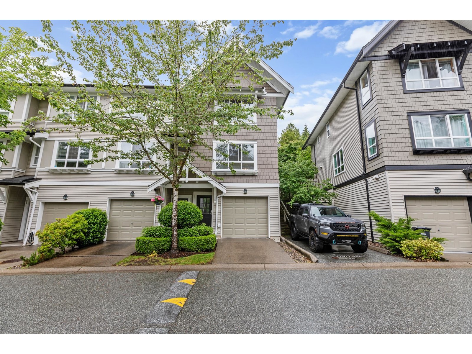 86 6747 203 STREET Property Photo 1